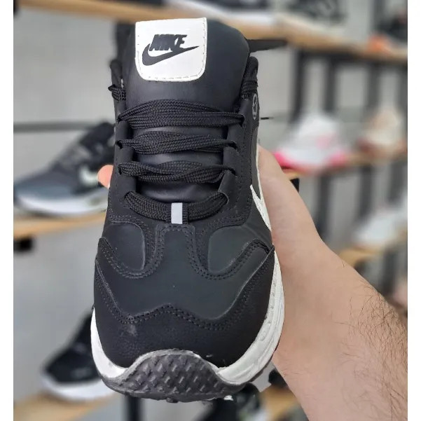کفش اسپرت زنانه نایک رنگ مشکی جنس چرم صنعتی و فوم