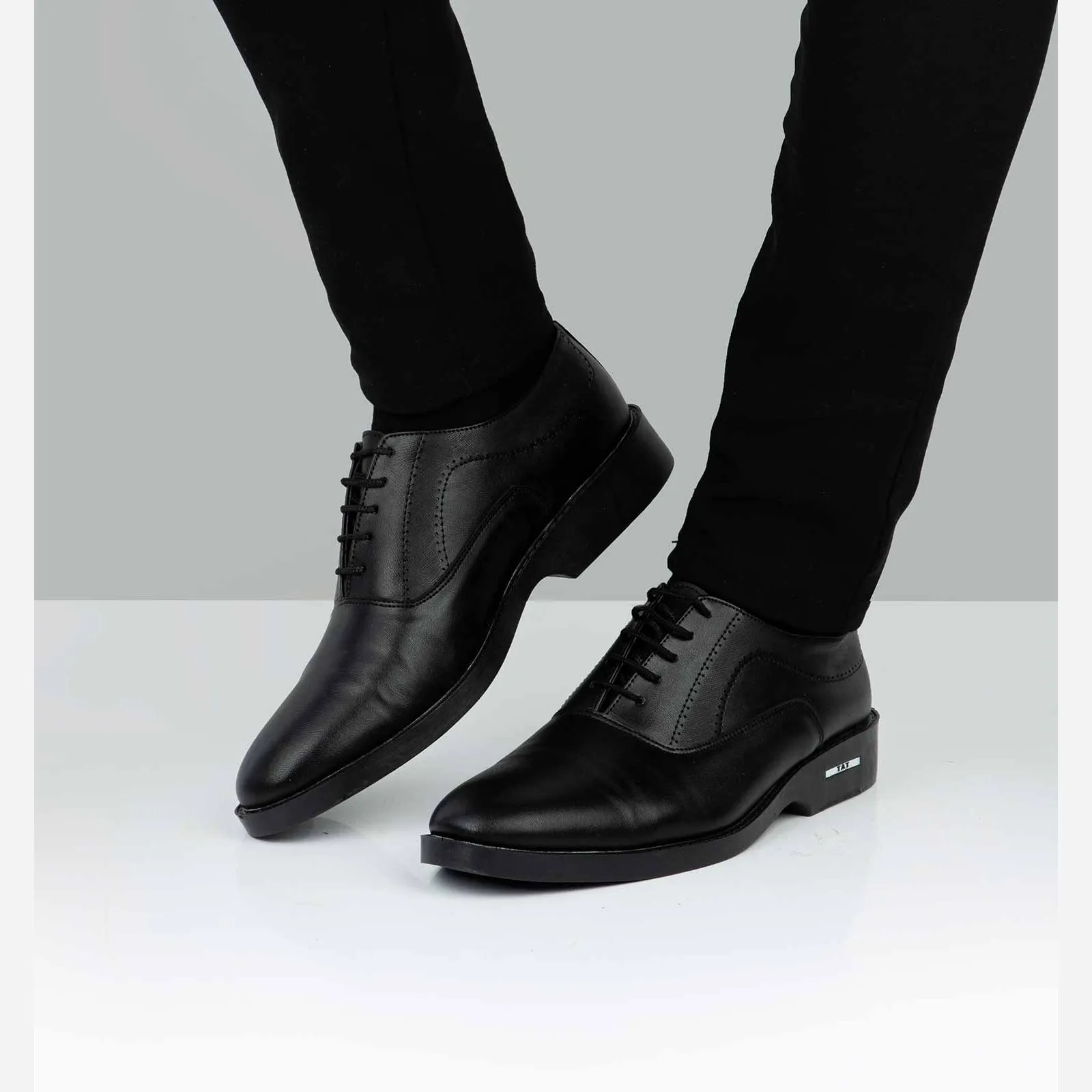 کفش اسپرت مردانه چرم صنعتی بیاله مناسب مجلسی اداری و رسمی